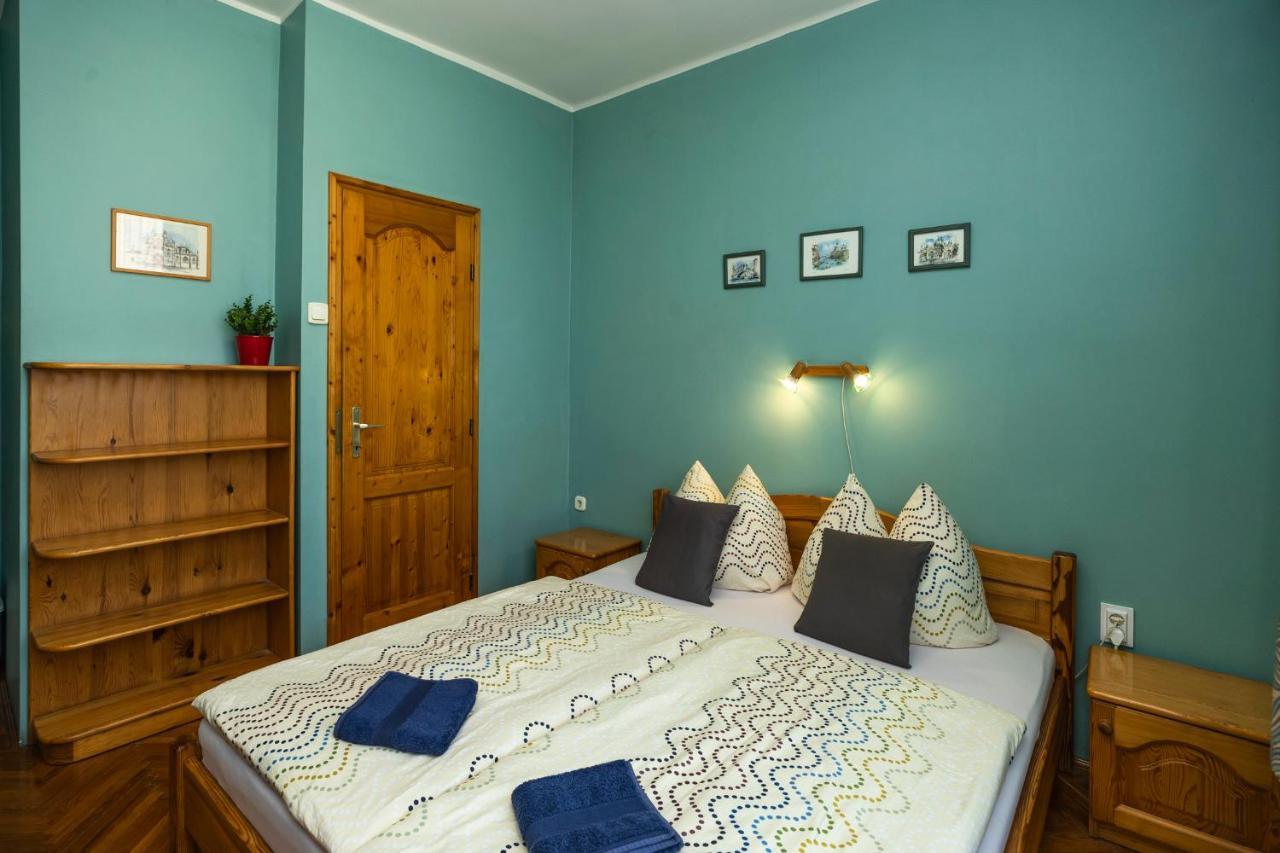 Cecey Vendeghaz Bed & Breakfast Егер Екстериор снимка