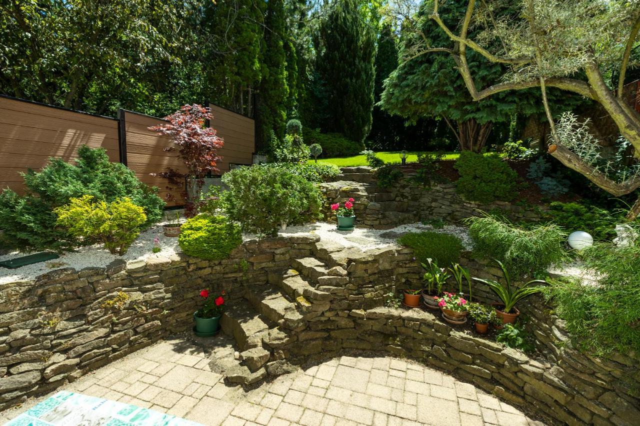 Cecey Vendeghaz Bed & Breakfast Егер Екстериор снимка