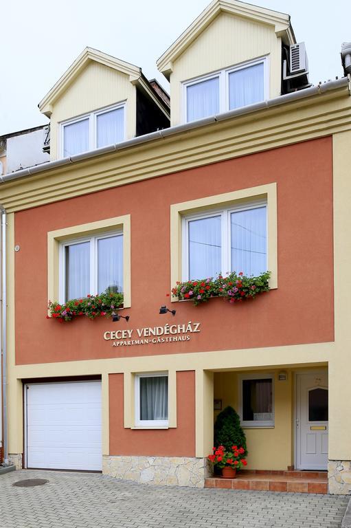 Cecey Vendeghaz Bed & Breakfast Егер Екстериор снимка