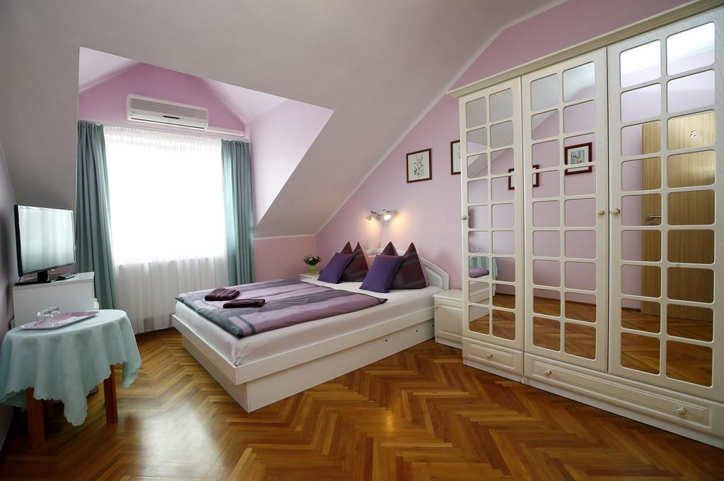 Cecey Vendeghaz Bed & Breakfast Егер Стая снимка